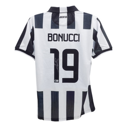 Leonardo Bonucci Signed Juventus FC Home Soccer Jersey #19 with Beckett Witness