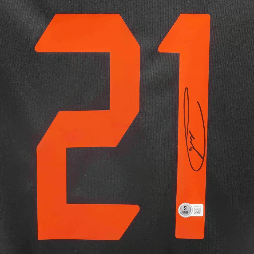 Andrea Pirlo Signed AC Milan Away Soccer Jersey #21 with Beckett Witness