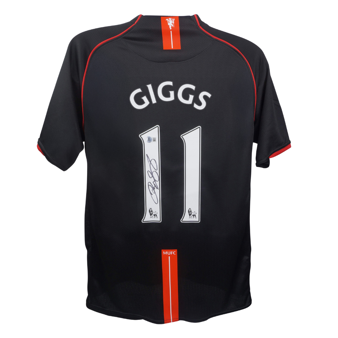 Ryan Giggs Signed Manchester Utd Away Soccer Jersey #11 with Beckett Witness