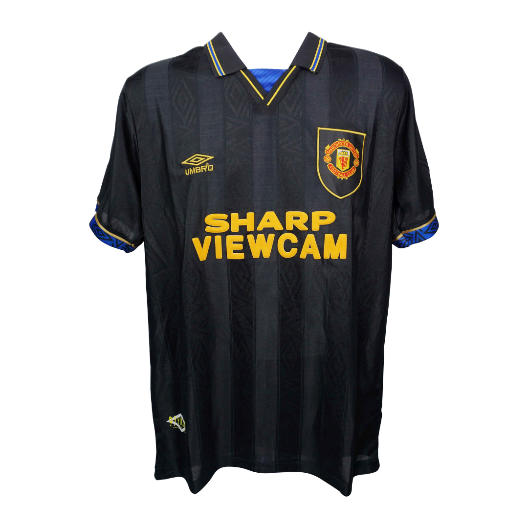 Ryan Giggs Signed Manchester United Soccer Jersey #11 with Beckett Witness