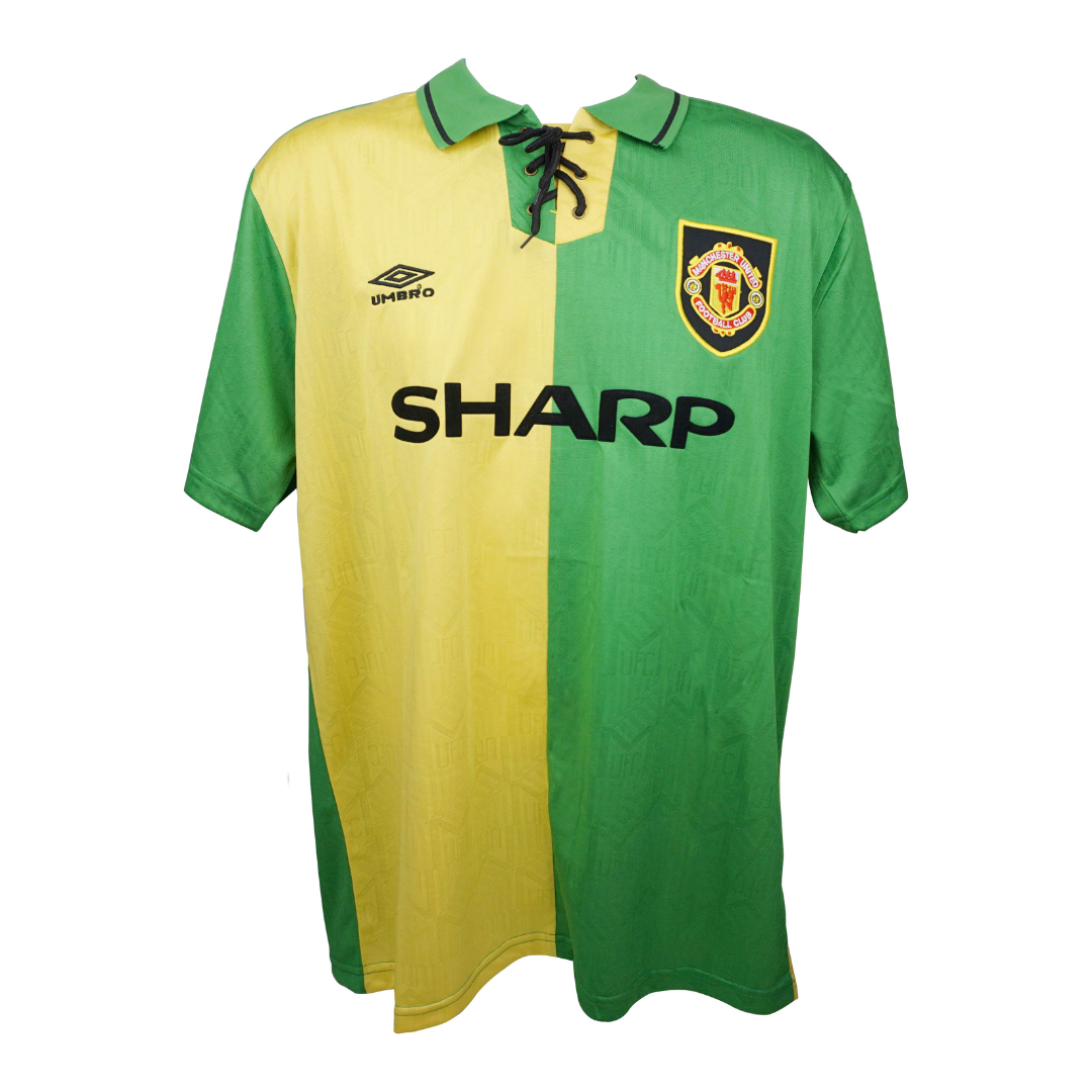 Ryan Giggs Signed Manchester United Away Soccer Jersey #11 with Beckett Witness