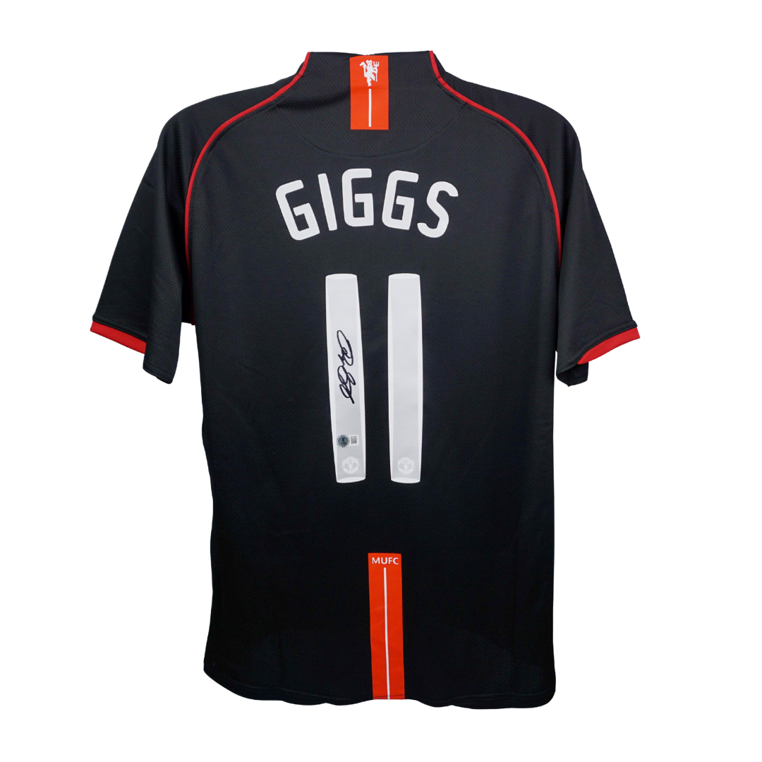 Ryan Giggs Signed Manchester Utd Soccer Jersey #11 with Beckett Witness