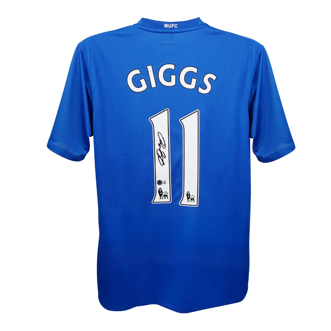 Ryan Giggs Signed Manchester United Soccer Jersey #11 with Beckett Witness