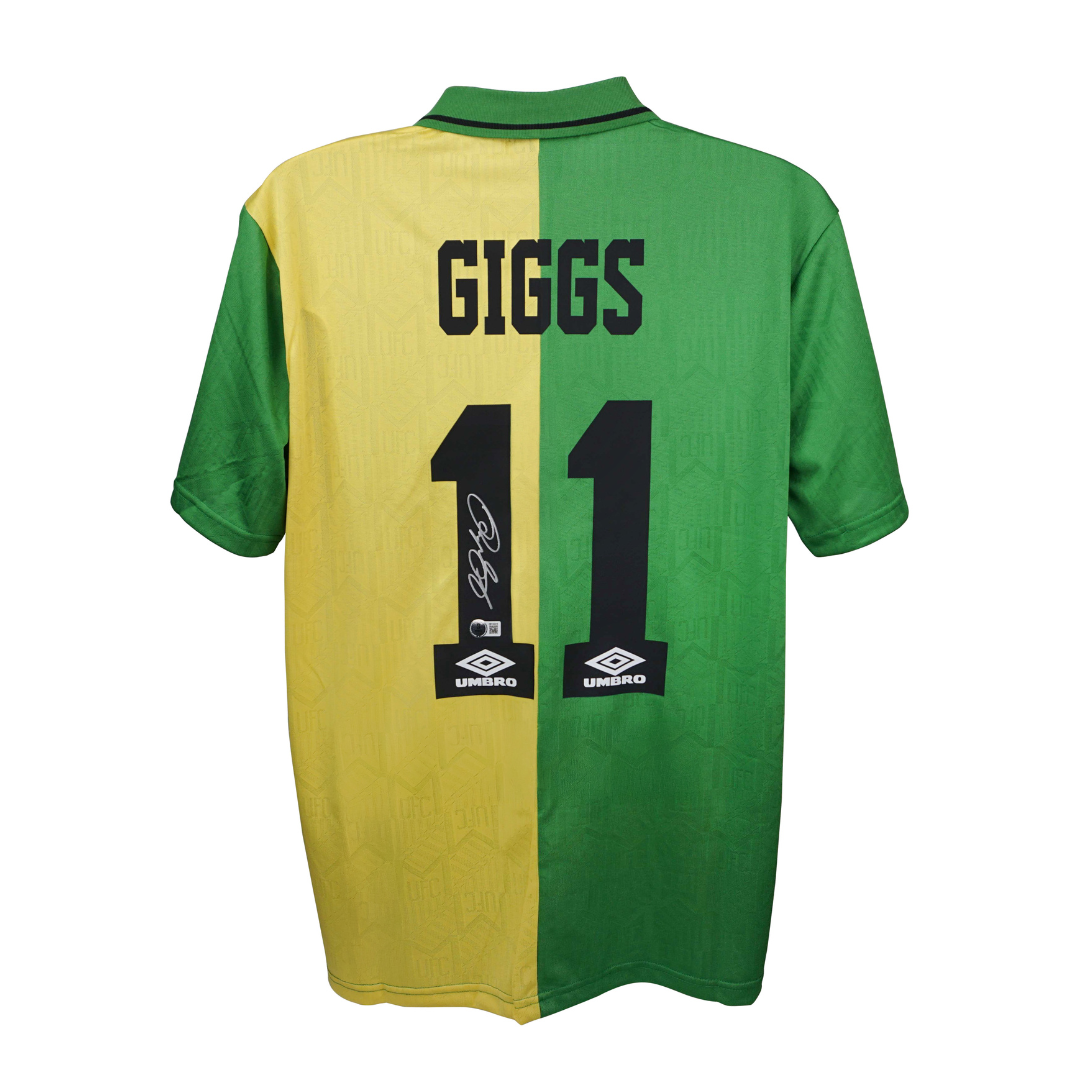 Ryan Giggs Signed Manchester United Away Soccer Jersey #11 with Beckett Witness
