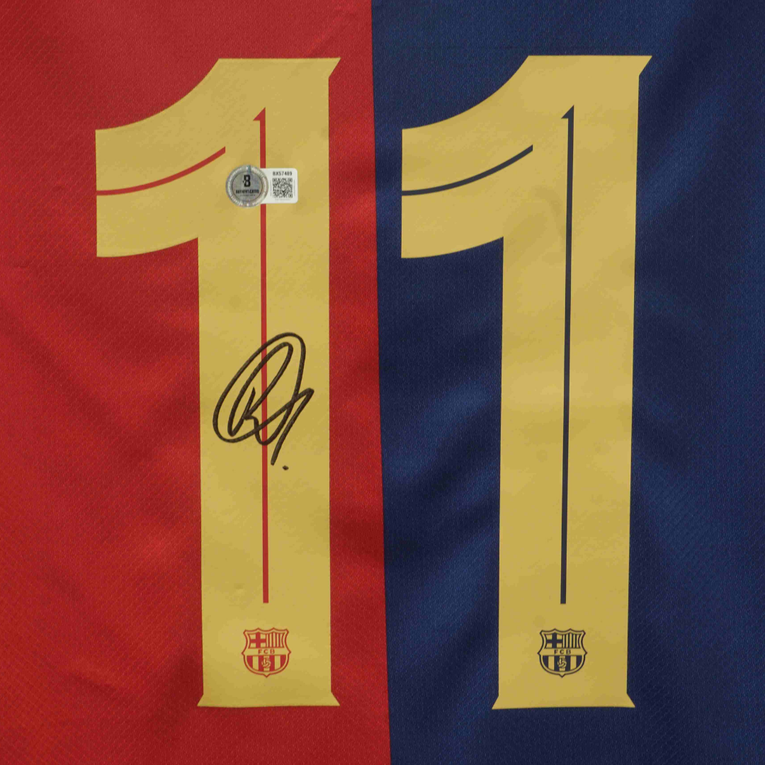 Framed Raphinha Signed FC Barcelona Home Soccer Jersey #11 with Beckett COA