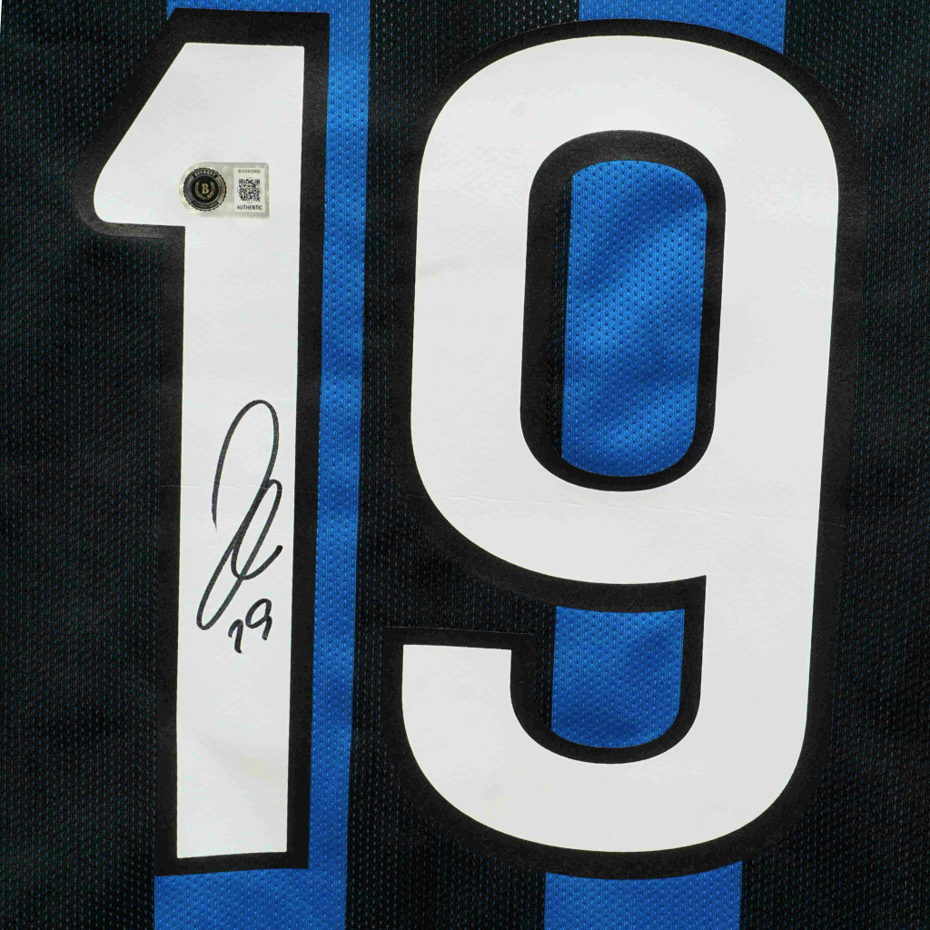 Framed Esteban Cambiasso Signed Inter Milan Soccer Jersey #19 with Beckett COA