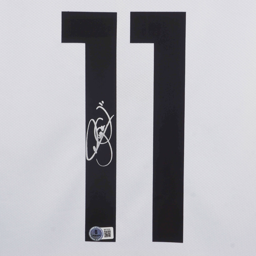 Neymar Jr Signed Santos FC Home Soccer Jersey #11 with Beckett COA