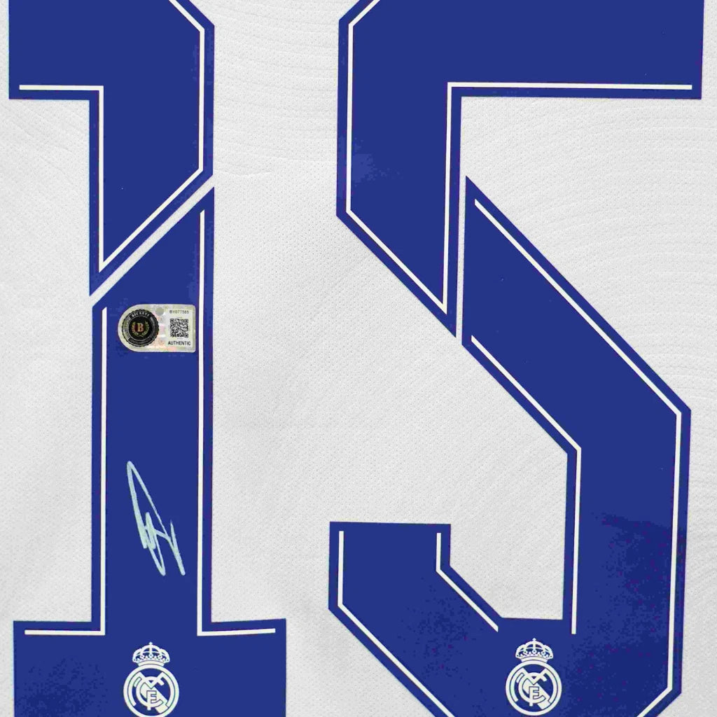 Framed Federico Valverde Signed Real Madrid Home Soccer Jersey #15 with Beckett COA